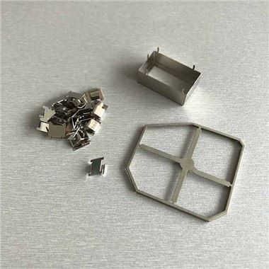 Môže sa hliníkový rám použiť v priečkových rámoch?